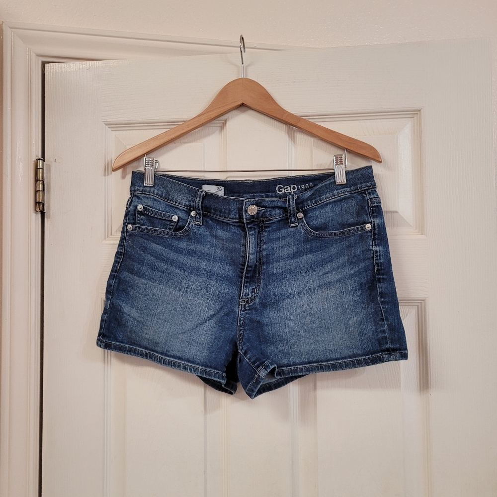 GAP Women's Slimming Jean Shorts 30